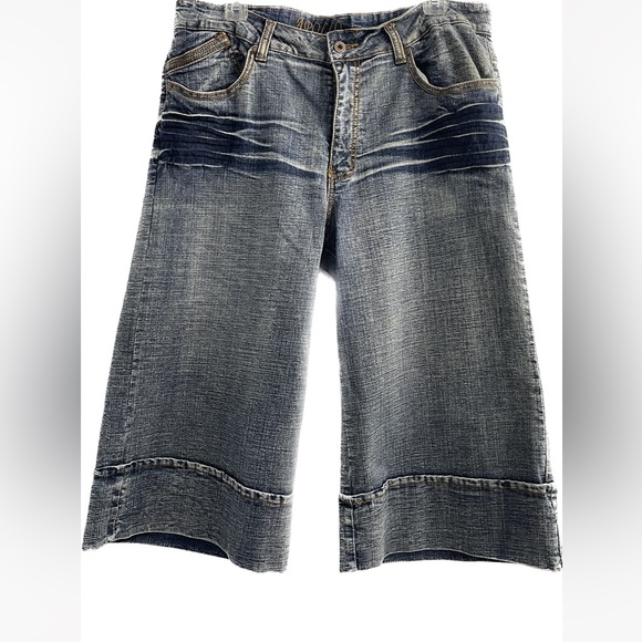 Women’s Design Back Denim Capri Pants      Size 15/16 - Picture 3 of 8